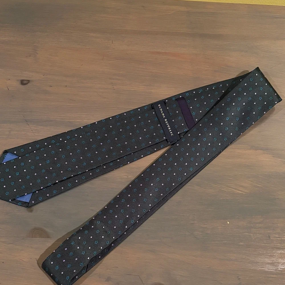 BANANA REPUBLIC silk tie